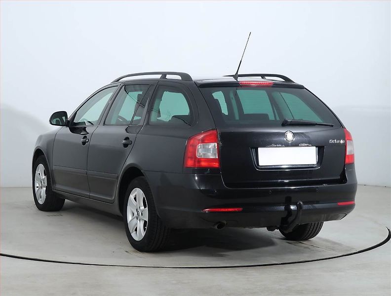 Škoda Octavia (2010) 1.6 TDI, Serv.kniha, Xenony - fotka 4 z 18