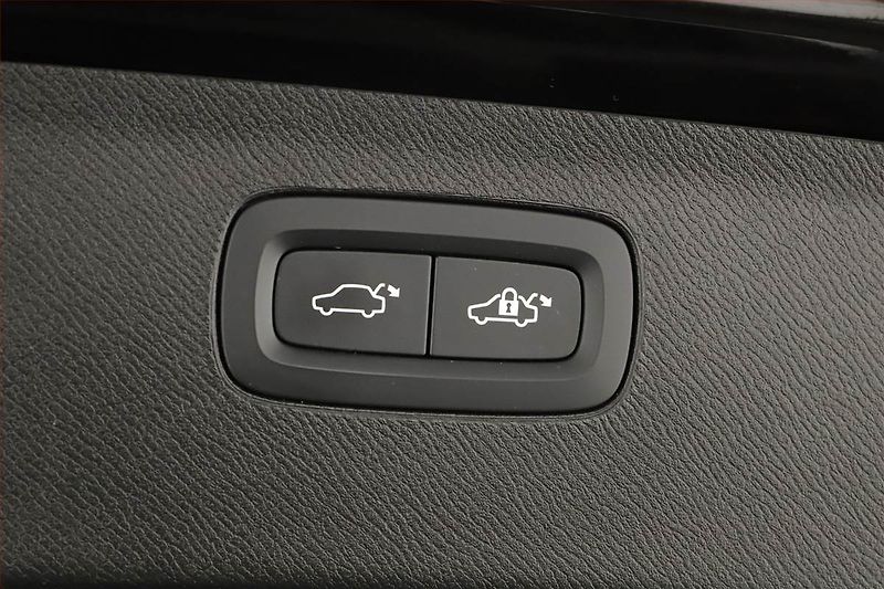 Volvo XC90 (2023) B5 AWD - fotka 17 z 21