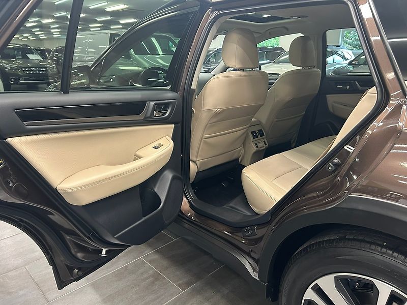 Subaru Outback (2018) 2.5 Executive 2018 | Záruka - fotka 21 z 63