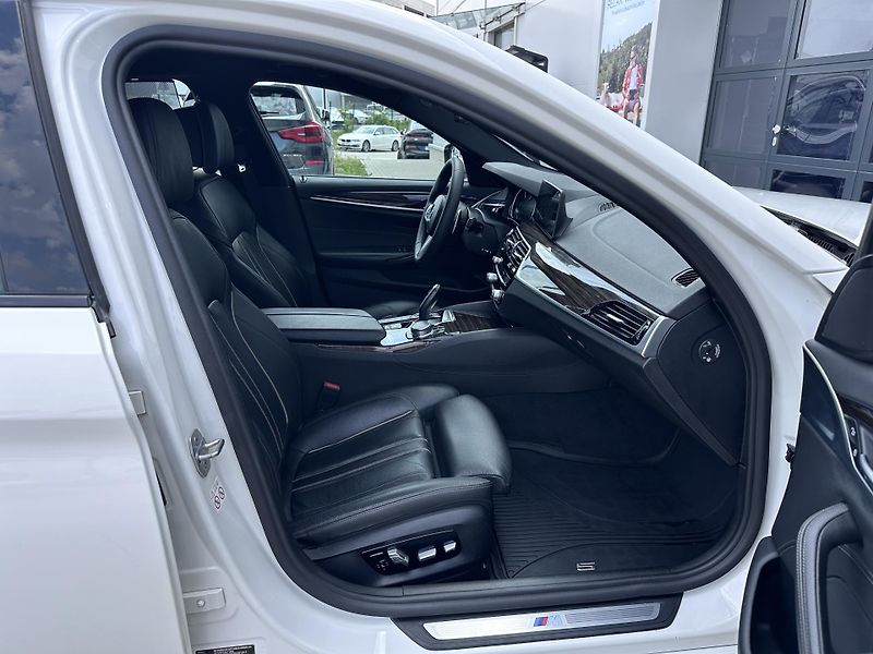 BMW Řada 5 540d xDrive M-Sport - fotka 9 z 29