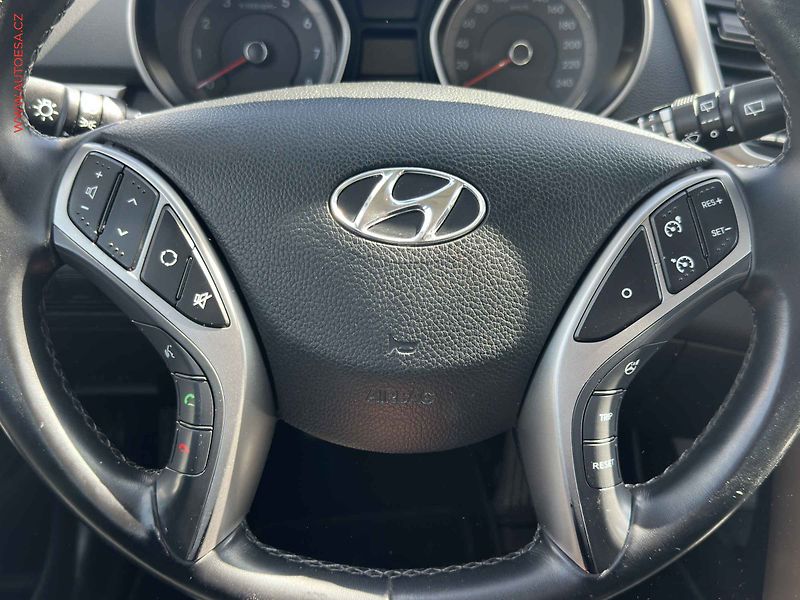 Hyundai i30 (2017) 1.6 GDI, 2.maj,ČR, servis - fotka 12 z 18