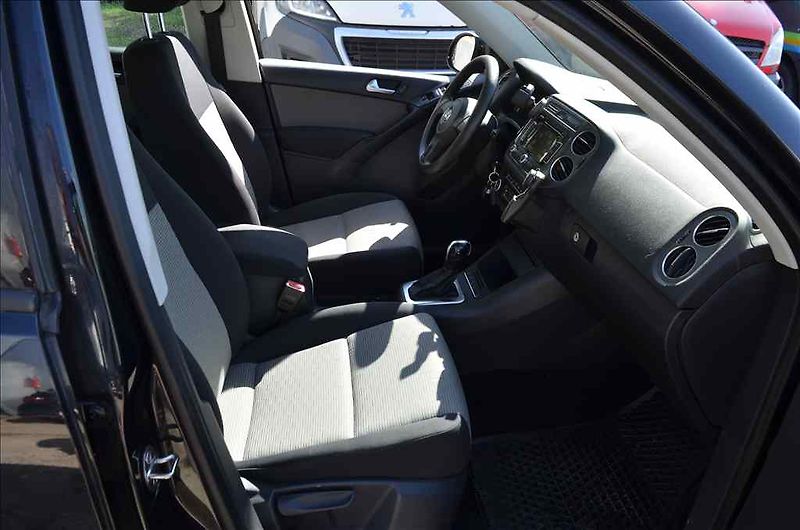 Volkswagen Tiguan (2013) 2,0 TDI MOTION DSG - fotka 19 z 21