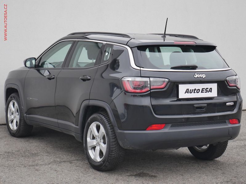 Jeep Compass (2018) 1.6 M-Jet, ČR, Longitude - fotka 6 z 21