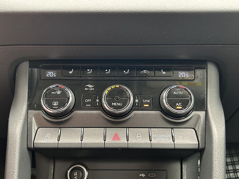 Škoda Karoq 1.5 TSI Active - fotka 22 z 26