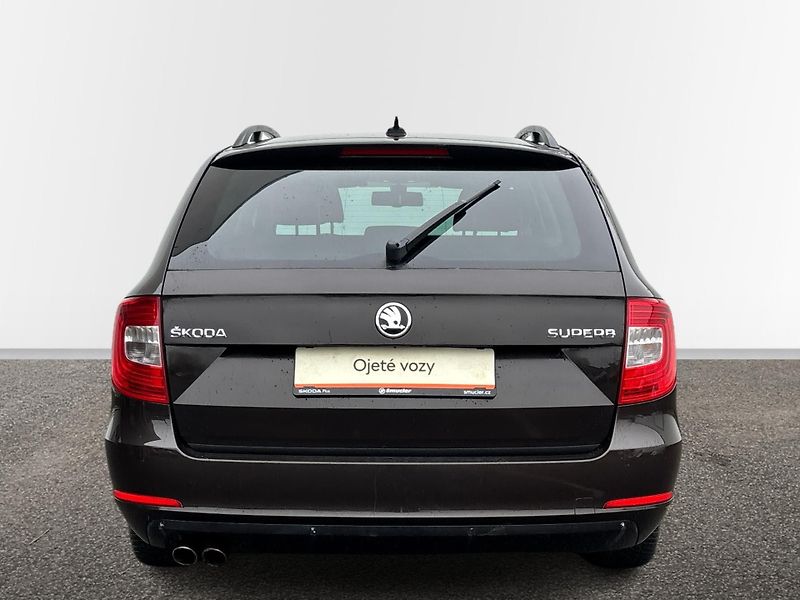 Škoda Superb AMBITION DSG - fotka 17 z 25