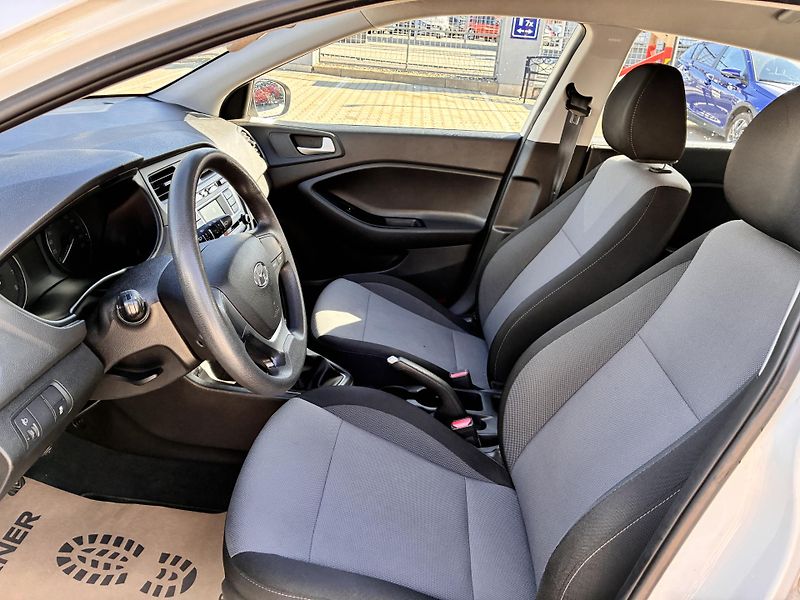 Hyundai i20 -55kW KLIMA,4x KOLA NA ZIMU - fotka 11 z 23