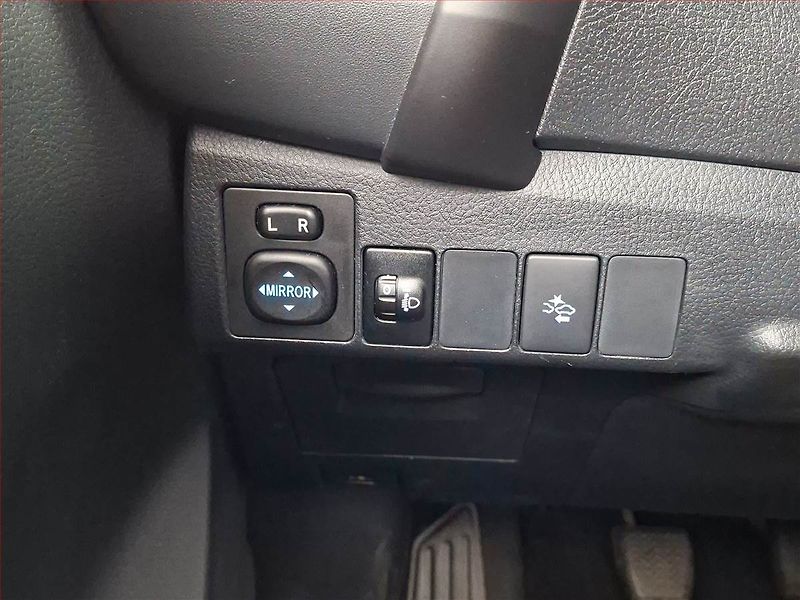 Toyota Corolla (2018) 1.6 Valvematic, Tempomat - fotka 16 z 18