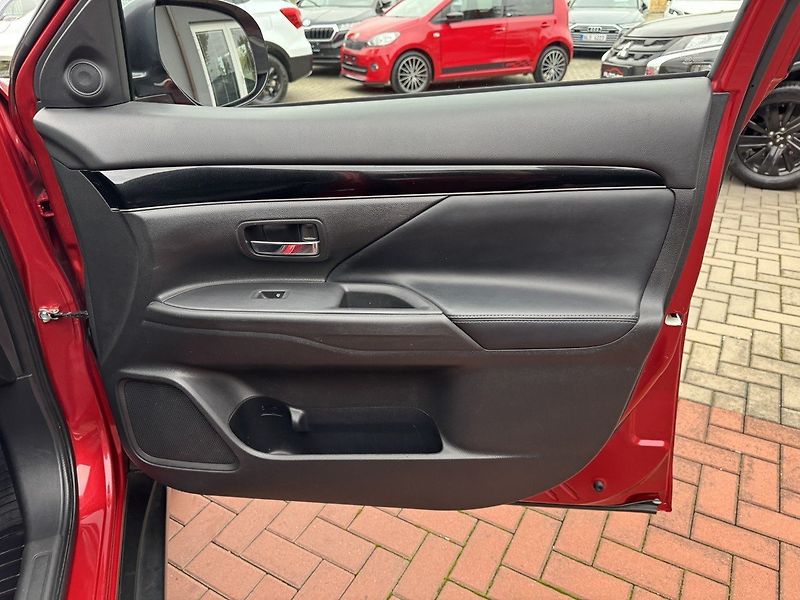 Mitsubishi Outlander (2019) 2.0i Mivec Automat LED 7Míst - fotka 16 z 50