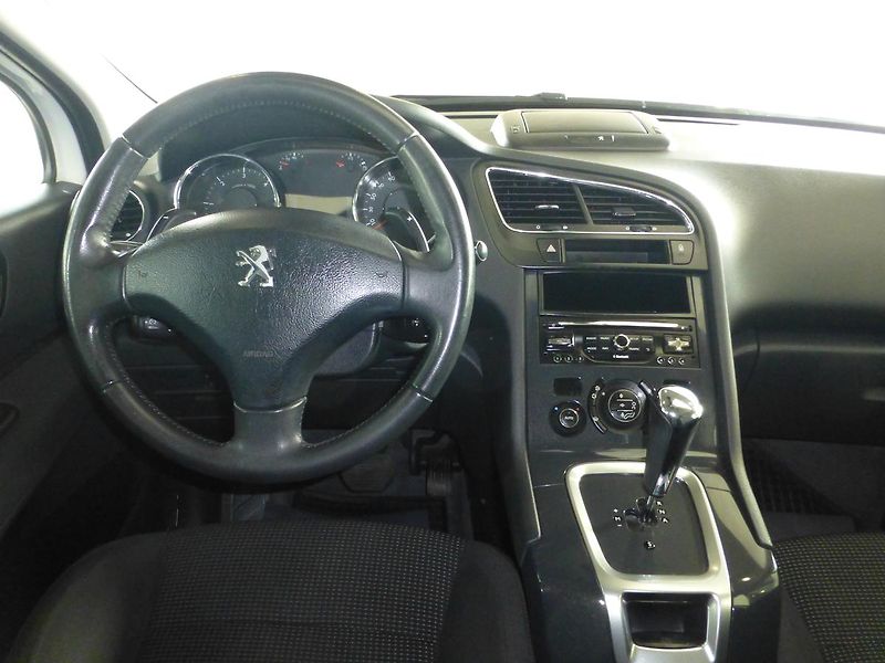 Peugeot 5008 (2014) 1,6HDI*NAVIGACE.*PARKS**NEW - fotka 19 z 31