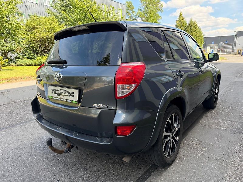 Toyota RAV4 2,2 D4-D 4WD / 130 kW /  - fotka 5 z 27