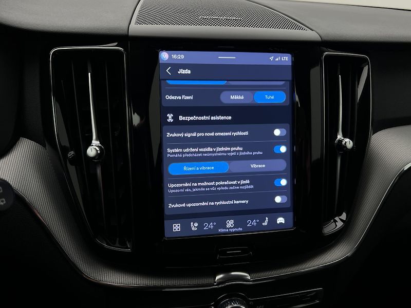 Volvo XC60 B5 AWD PLUS DARK AUT REZERVACE - fotka 37 z 44