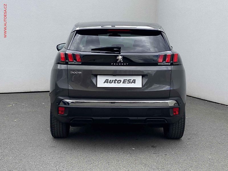 Peugeot 3008 (2023) 1.2 PT, Allure, LED, navi - fotka 5 z 17