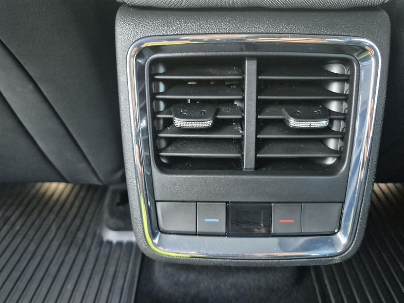 Škoda Enyaq 150kw, iV80 19ALU SOH 92% - fotka 39 z 45