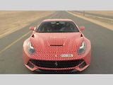Ferrari F12berlinetta s logy módních značek Louis Vuitton a Supreme.