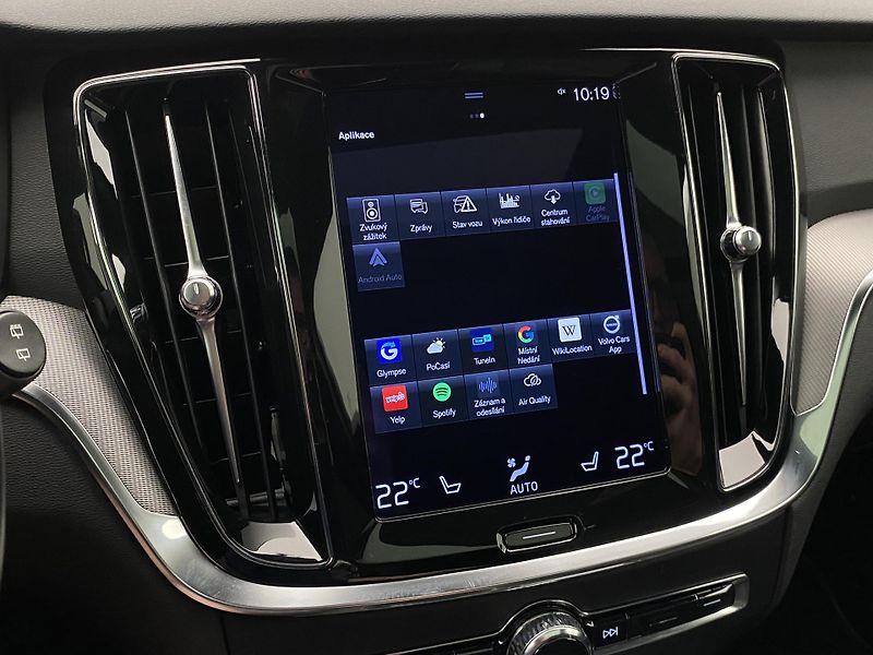 Volvo V60 T8 AWD RECHARGE R-DESIGN AUT - fotka 42 z 52
