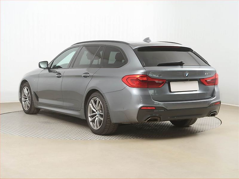 BMW Řada 5 (2020) 530i xDrive - fotka 4 z 25
