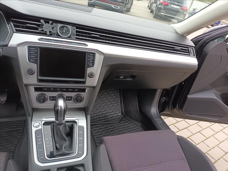 Volkswagen Passat 2,0 TDI,110KW,RADAR,LED, - fotka 13 z 47