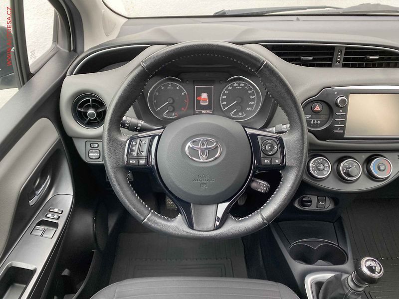 Toyota Yaris (2018) 1.5 i, 2.maj,ČR, servis - fotka 11 z 18