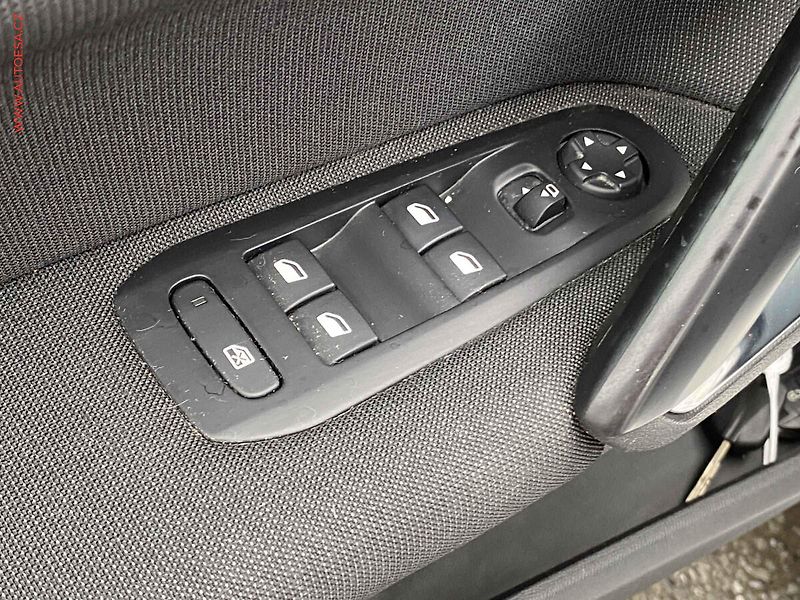 Peugeot 308 (2018) 1.2 PT, Allure, navi - fotka 11 z 16
