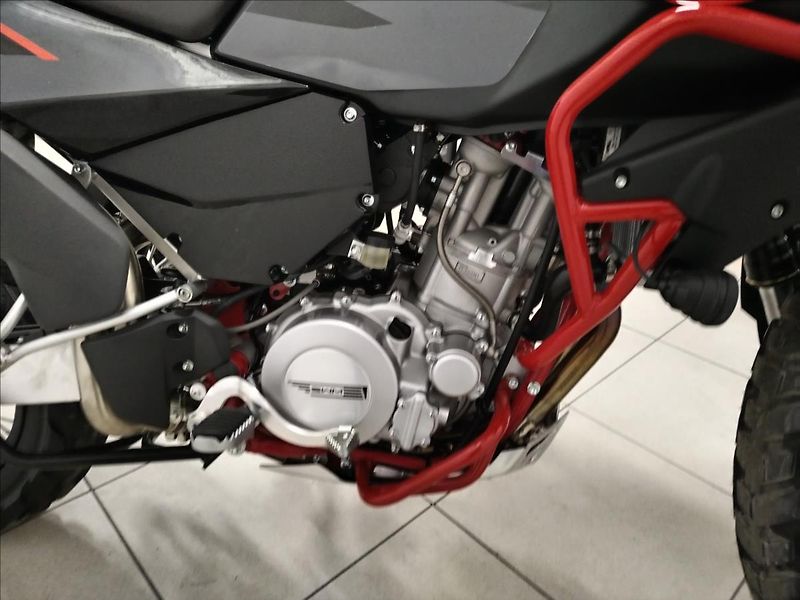 SWM Superdual T 600 (GT Pack)   0, - fotka 6 z 16