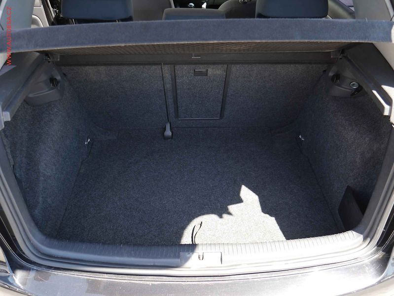 Volkswagen Golf (2006) 1.4TSi, Výhřev sed, temp - fotka 7 z 17