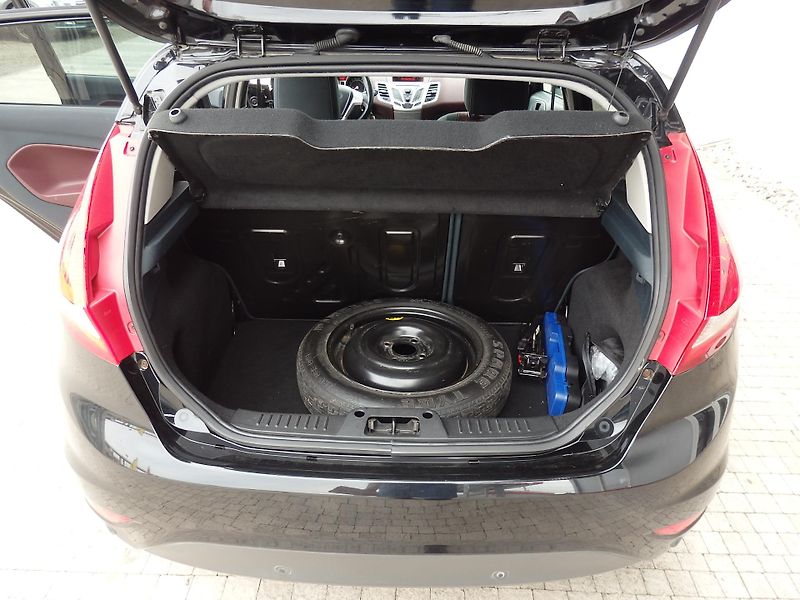 Ford Fiesta 1.4i ZÁLOHOVÁNO - fotka 8 z 14