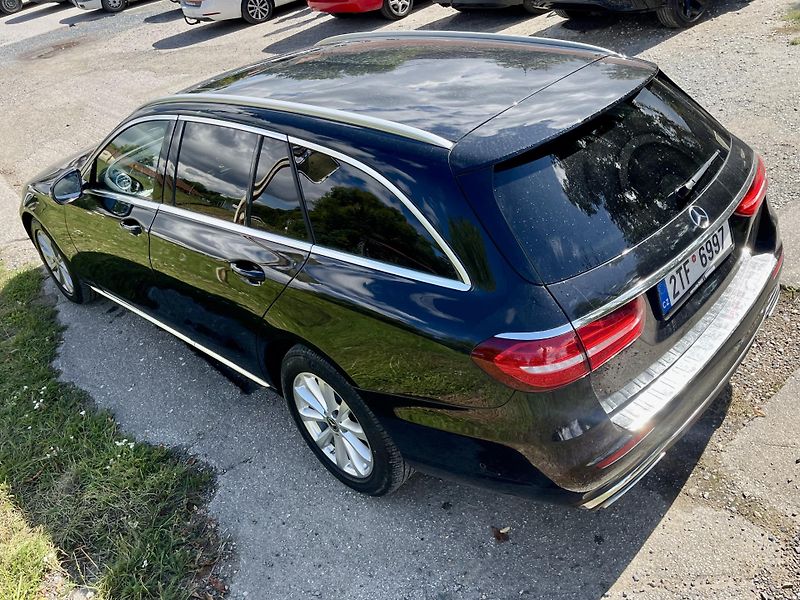 Mercedes-Benz Třídy E (2017) Avantgarde 220d - VYSERVISOVAÝ - fotka 2 z 14