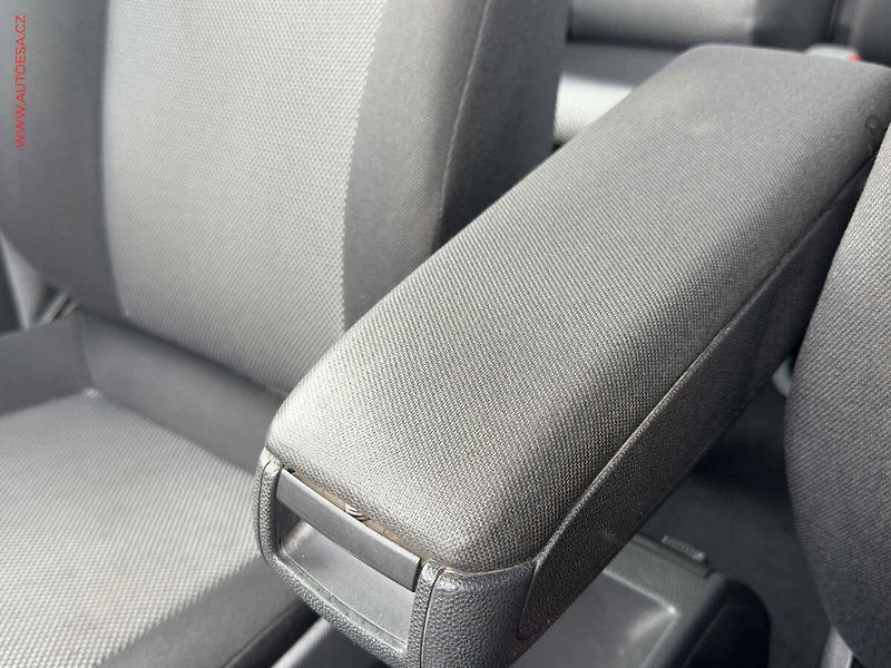 Opel Zafira (2009) 1.6i, AC, tažné - fotka 16 z 18
