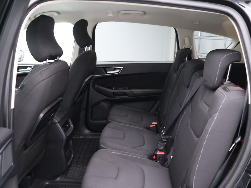 Ford S-MAX 2,0 TDCi Aut. Titanium 7-Míst - fotka 17 z 39