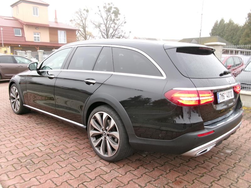 Mercedes-Benz Třídy E (2019) E 400D 4MATIC ALLTERRAIN - fotka 5 z 53