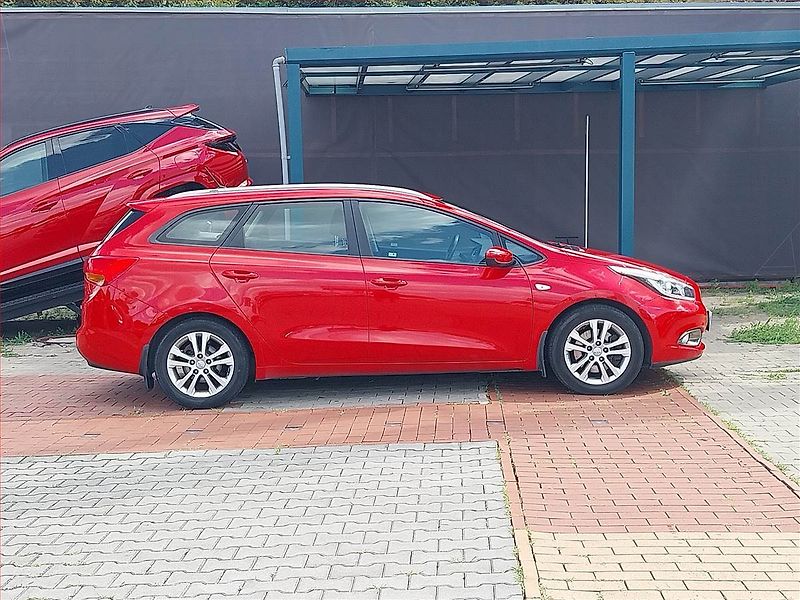 Kia Ceed (2015) 1.6 GDI, ČR,1.maj, Serv.kniha - fotka 6 z 16