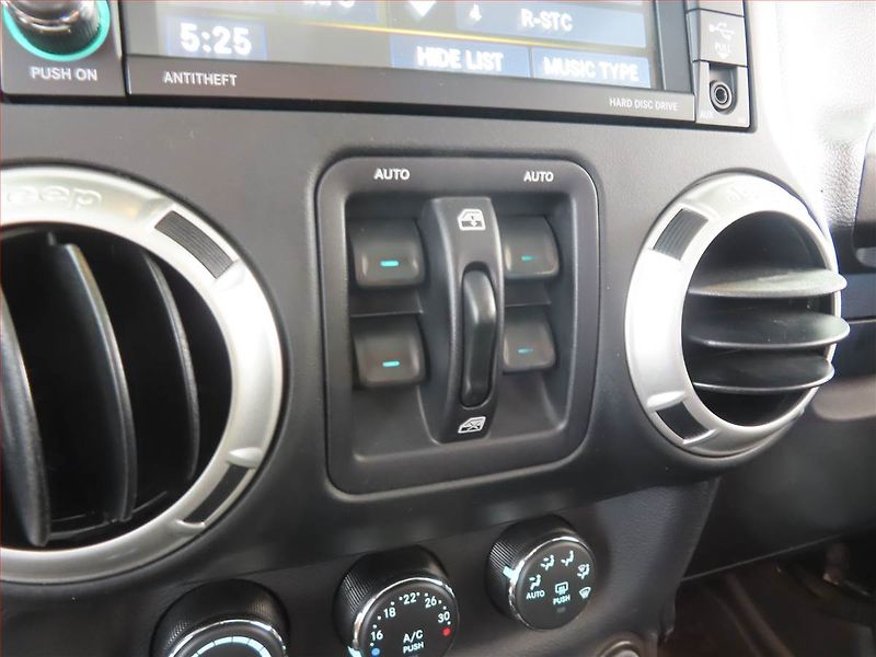 Jeep Wrangler (2018) 3.6 V6 - fotka 15 z 15