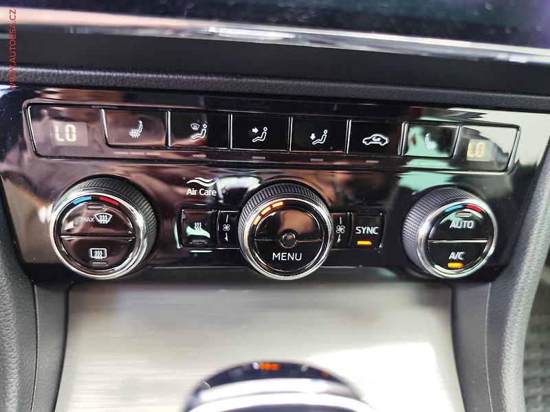 Škoda Superb (2020) 2.0TDi, ČR, DSG, LED, kamera - fotka 19 z 31