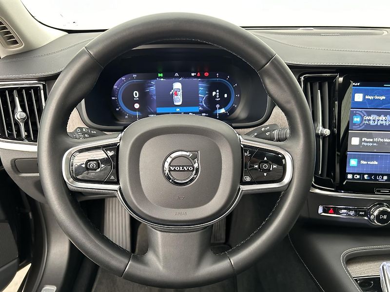 Volvo S90 2.0 B5 4x4 PLUS - fotka 22 z 31