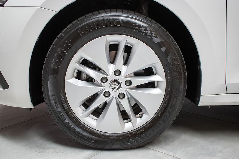 Škoda Octavia 2.0 TDI 110kW AMBITION+*ČR*1.M - fotka 31 z 36