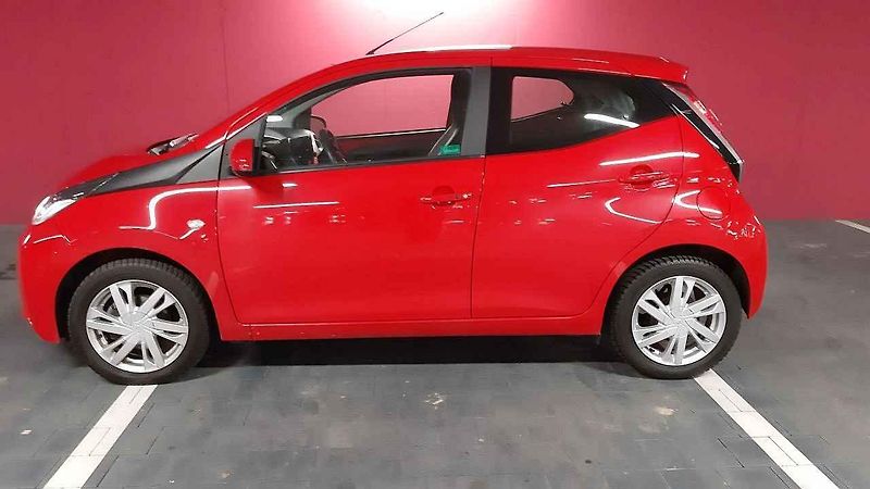 Toyota Aygo spadá do kategorie kompaktních miniaut, kterým se lidově říká nákupní taška.