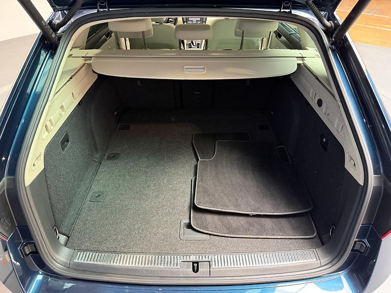 Škoda Octavia 2.0 TSI 140kW DSG Style Combi - fotka 22 z 23