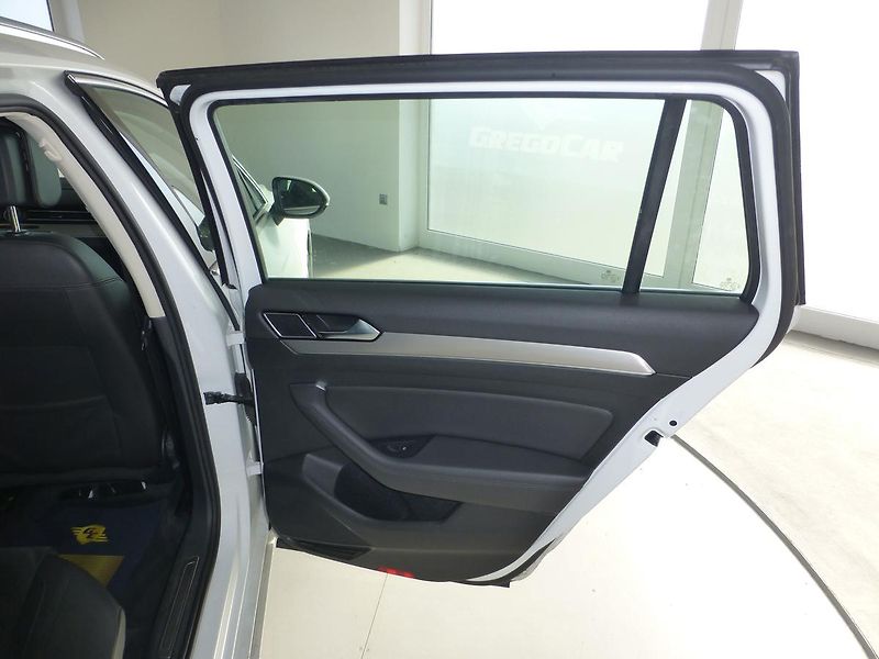 Volkswagen Passat (2017) 2,0TDI-140KW-KŮŽE*VYHŘ.SEDADLA - fotka 20 z 24