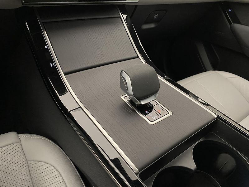 Land Rover Range Rover Velar D300 DYNAMIC SE AWD AUT CZ - fotka 26 z 50