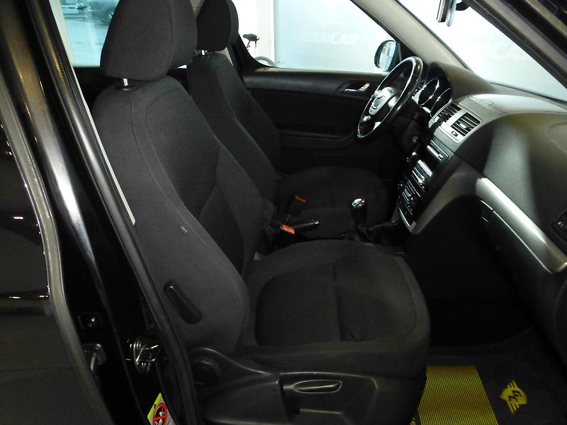 Škoda Yeti (2010) 1,2TSI-77KW*DIGI*PARK S*VYHŘ.S - fotka 18 z 26