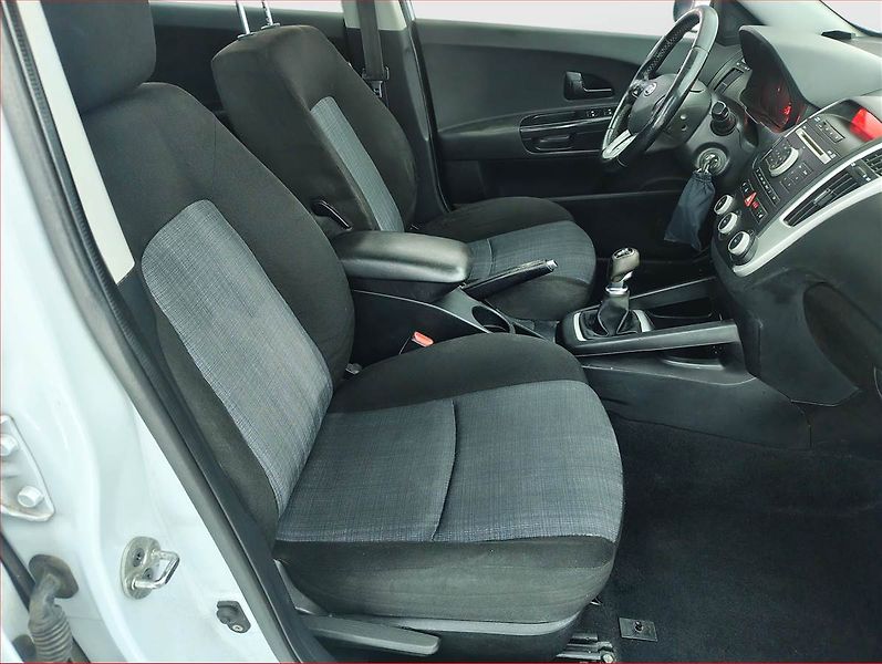 Kia Ceed (2010) 1.6 CVVT, Serv.kniha, po STK - fotka 9 z 16