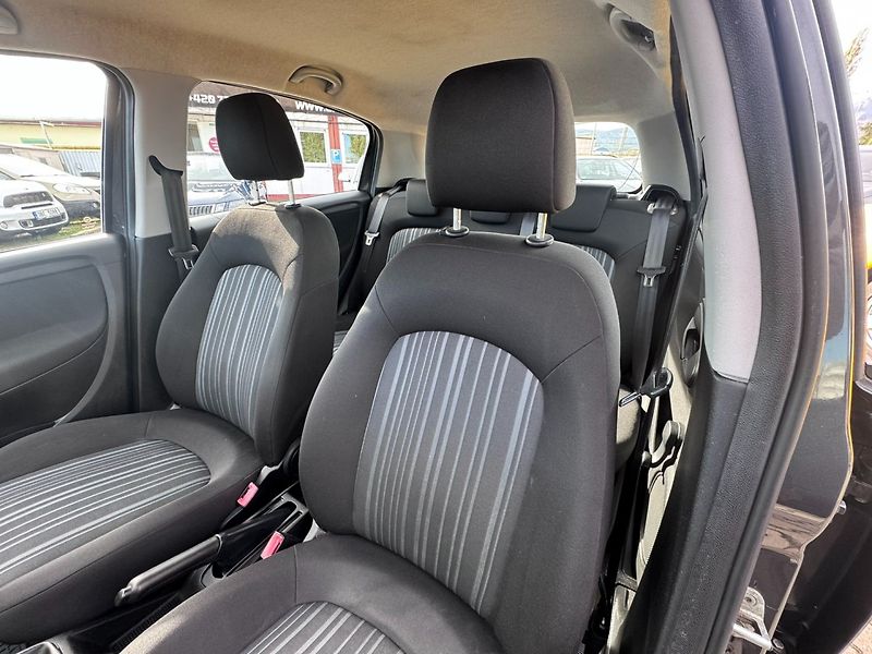 Fiat Punto (2011) 1,2i 51 KW PRVNÍ MAJITEL - fotka 22 z 42