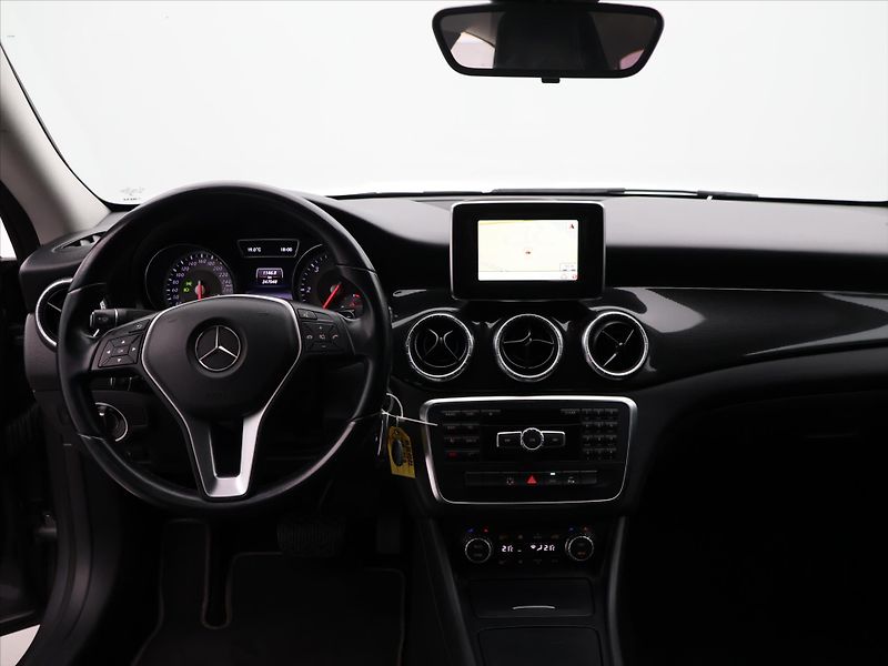 Mercedes-Benz CLA 2,1 CDI 125kW Aut. Xenon Kůže - fotka 18 z 25