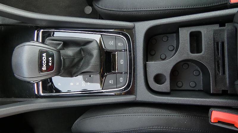 Škoda Kodiaq 2.0 TDI 147 kW L&K 4x4 DSG - fotka 18 z 27