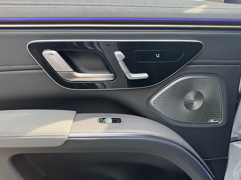 Mercedes-Benz EQS (2024) 500 4MATIC Electric Art - fotka 26 z 39