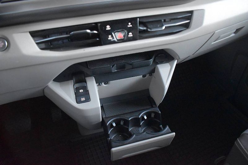 Volkswagen Multivan (2022) 1.4TSI 110kW Hybrid - fotka 29 z 30