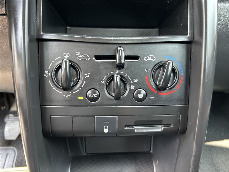 Peugeot 207 1,4 i  Klima,ISOFIX,CentrálDO - fotka 20 z 42