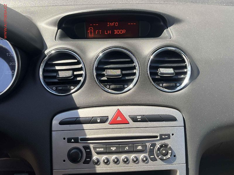 Peugeot 308 (2011) 1.4 i, ČR, Klima - fotka 11 z 13