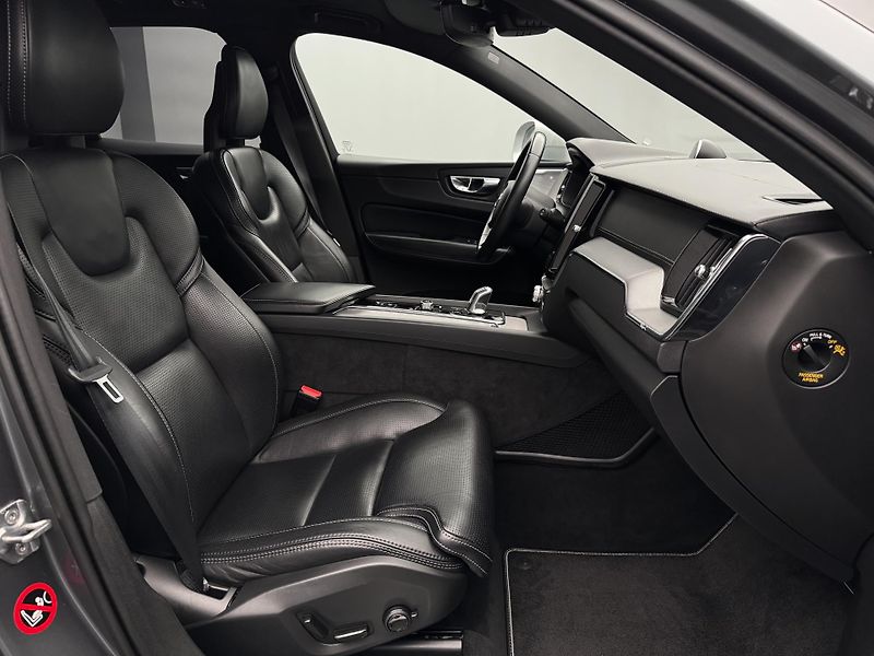 Volvo XC60 T8 AWD RECHARGE R-DESIGN AUT - fotka 26 z 51