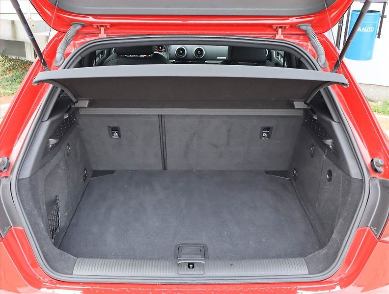 Audi A3 (2018) S-Line 1.5 TFSI, Serv.kniha - fotka 14 z 19